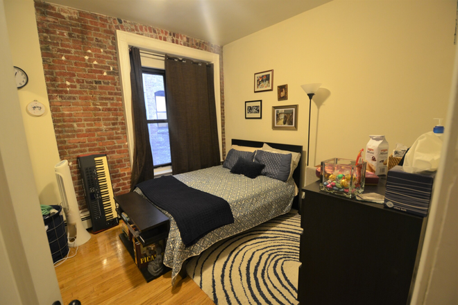 Bedroom 2 - 2 Bedroom on Marlborough St - Available 9/1/26 Apartments