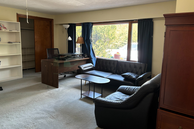 Living room - Furnished 1BR unit for PU affiliate-Ewing St-Princeton