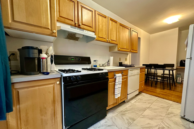 Call NOW for showings! 617-236-8600 - PARK DR - LRG TRUE 3BR CONDO IN AUDUBON CRCL FOR *9/1/2026* W/ LIVING RM, H&HW INC, LNDRY IN BLDNG!