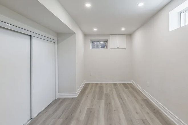 Bedroom - 3 bedroom (1 available) furnished with all utilities included and parking
