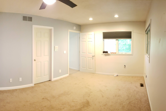 Bedroom - Single Room "Suite D" in Grad Student House, close to North Campus and bus routes