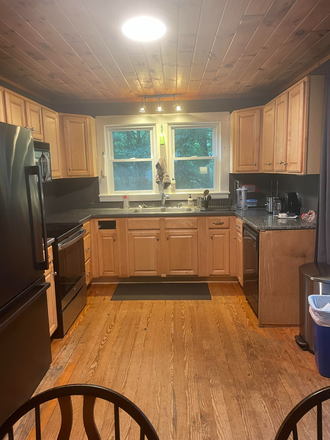 Kitchen (shared) - Shared 4-Bedroom house in quiet neighborhood near campus