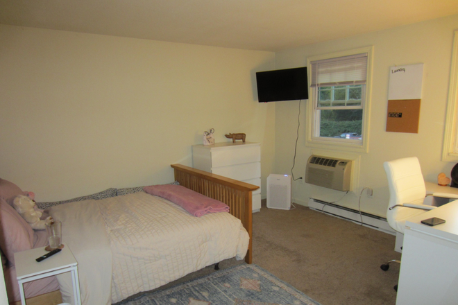 Bedroom - Townehouses of Amherst