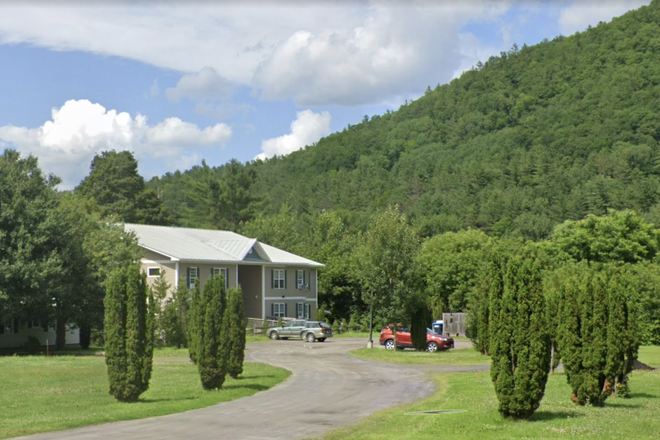 View from S. Windsor St.  Walk to VLS! - Wellsprings, roommate for 2 bd with a study, available January 1, 2025 Apartments