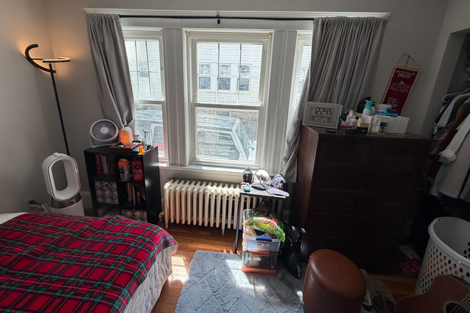 Bedroom - Prime BC Student Housing – Spacious Summer Rental at 264 Foster St Duplex