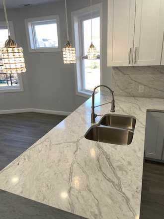 Kitchen1 - Completely Remodeled 5 Bed/2.5 Bath Luxury Unit