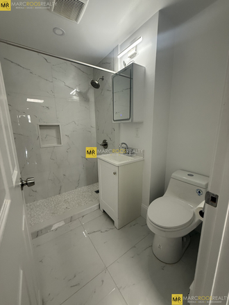 Bath - Kenmore Sq Studio  Comm Ave Apartments