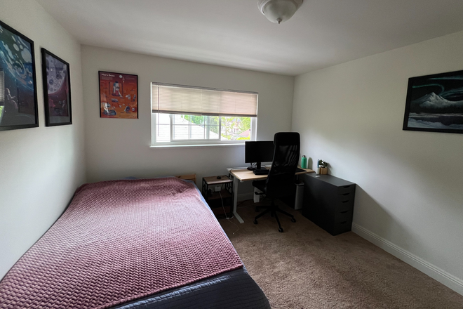 bedroom - Berkeley Summer Sublet - Nice apartment