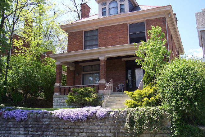 3015 Euclid Ave. 45219 - 3 MIN WALK TO CAMPUS! * COMPLETELY FURNISHED! * ALL UTS +more INCLUDED! * CLEAN, QUIET, ONLY