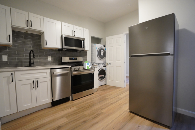 1 - SEPT 2026-North End Gem! Newly renovated 5b2b, No Broker Fee! Apartments