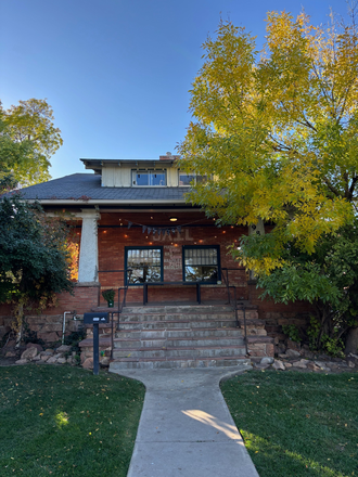 Outdoor view of the front - Spring sublease, 2 minute walk to campus and the hill! (rent negotiable)