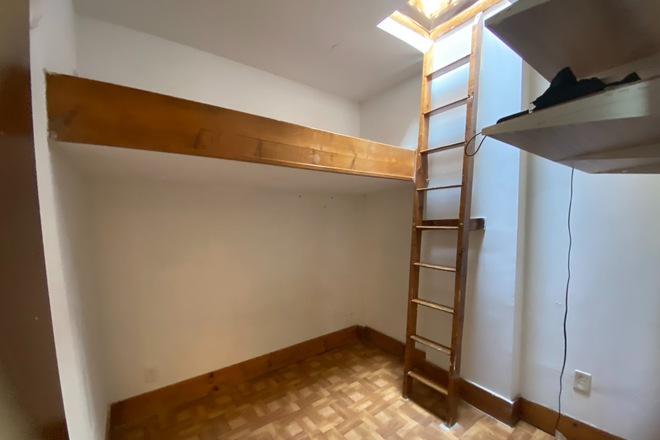 additional room - 16 Royce rd  Allston  Large 2  bed rooms 1 bath room near B and D linenear Beacon St. Condo