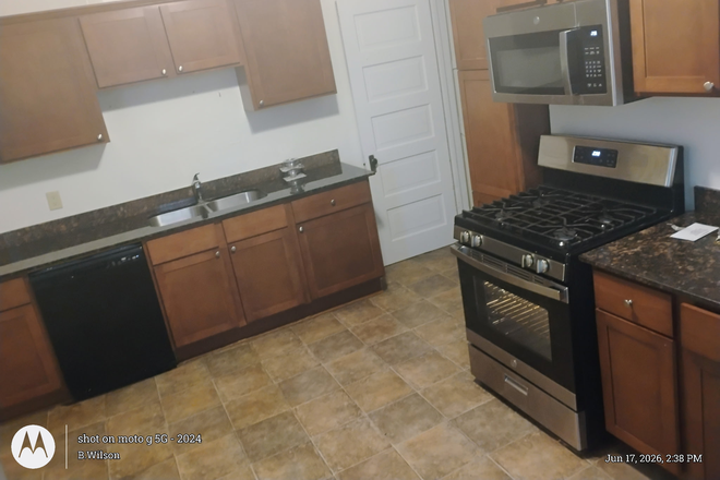 Updated kitchen - 1816 Dayton Avenue - Spacious and Charming student housing updated 3 Bedroom plus loft Duplex