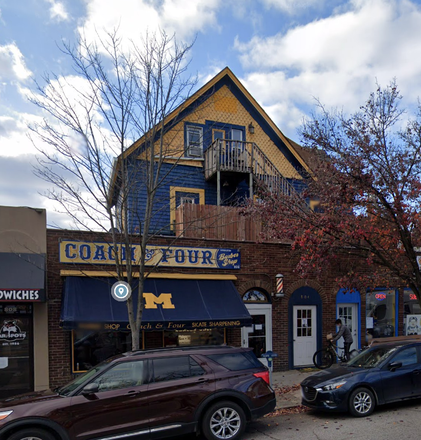 Outside - Student Rooms Above Pizza Bob's - 50 ft from Central Campus, 5 minute walk to IM Building, Room #6