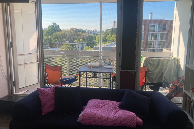 Living room - 1 bedroom apartment - full unit sublet - near Harvard Square - Dec-Jan - 2900$/month