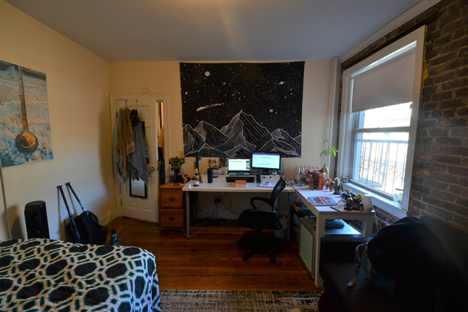 Room 1-1 - Comfortable 2 Bed (1 Bed Split) / 1 Bath on Peterborough St — Avail 9/1/26 · Text/Call 385-722-7303 Apartments