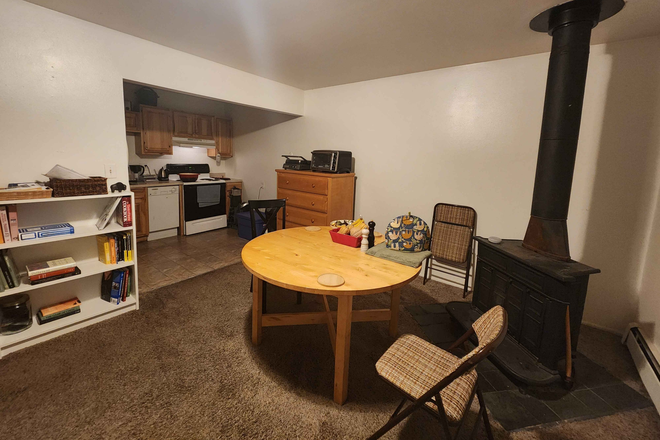 Living room - Sublet and roommate needed - Available Dec 14 (flex) to your choice in end date (latest is July 29)