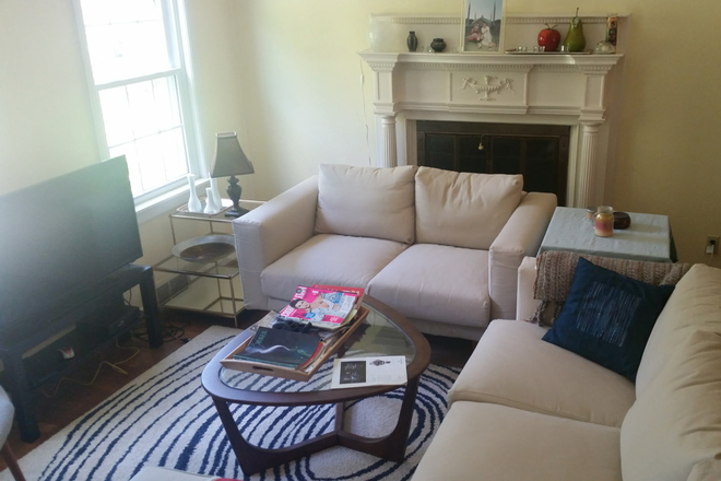 Living room - Charming Cape Cod Steps from Miami U & Silvoor Preserve House