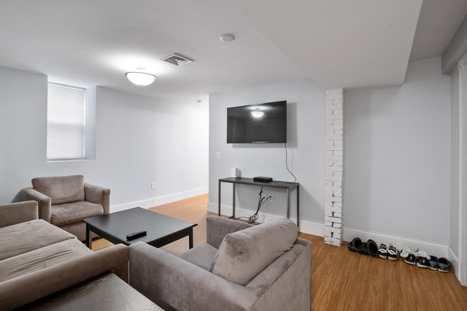 living room unit 1 - Fully furnished 5 bed/2bath available immediately Apartments