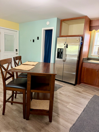 Shared Kitchen with other bedroom - James Island Apartment Rooms-8mins to MUSC (All Utilities included)