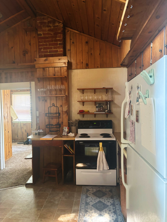 Kitchen - House super close to campus (10-15 min walk)