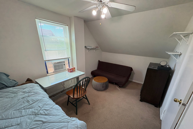 Bedroom - 1 Private Bedroom+Shared Bathroom close to campus (4711 Berwyn Road) House