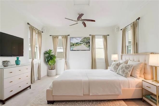 Bedroom One - Fully furnished house three minutes from campus