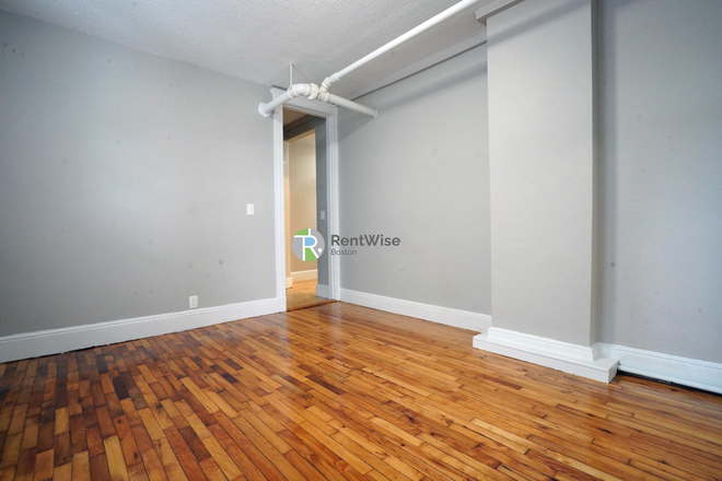1 - SEPT 2025-Sweet 2 bed, H/HW inc. Cat ok. Easy MBTA! NO FEE!