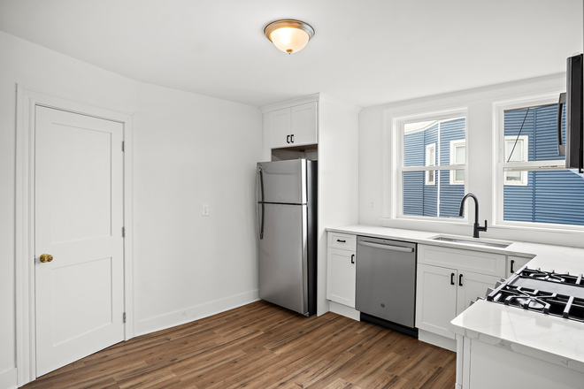 Call NOW for showings! 617-236-8550 - REDFIELD STREET - DELIGHTFUL DORCHESTER 2 BED W/ LAUNDRY IN THE BUIDLING! *AVAIL NOW!* Apartments