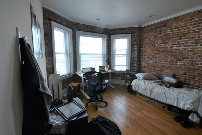 Bedroom - 3 Bed Available 9/1/25! *CONTACT NOAH 603-470-8181 Apartments