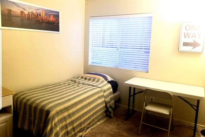 bedroom - 1 ROOM FOR RENT FOR MALE STUDENTS $975.00- CLOSE TO UCR ; FREE INTERNET/OWN BATHROOM House