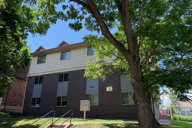 Exterior - 2BR Near Campus! Free Wifi! Apartments