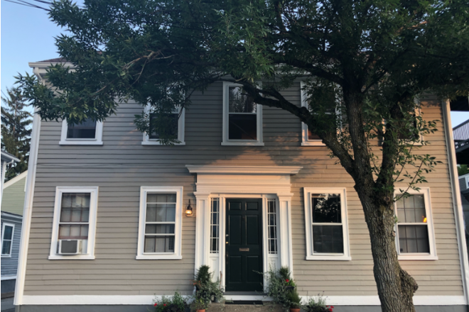 Front of House - Sunny Studio available July 1 Apartments