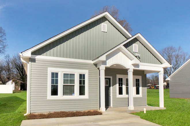 Outside street view - Charlton Farms Luxury Student Homes