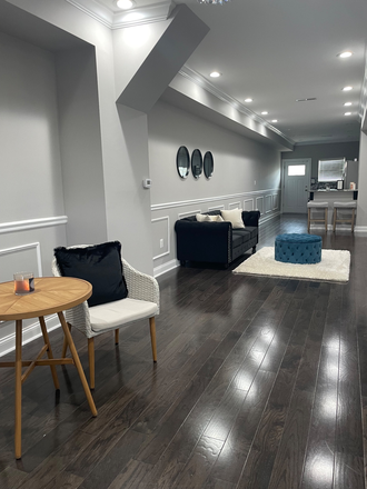 Living Room - Cozy Townhome in Heart of Baltimore