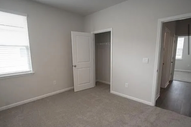 Room closet - Kingston Bay House