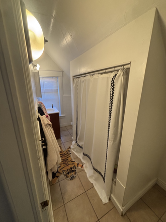 bathroom - Room on The Hill Triplex