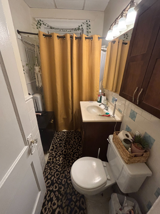 bathroom - 1961 Commonwealth Avenue Apartments