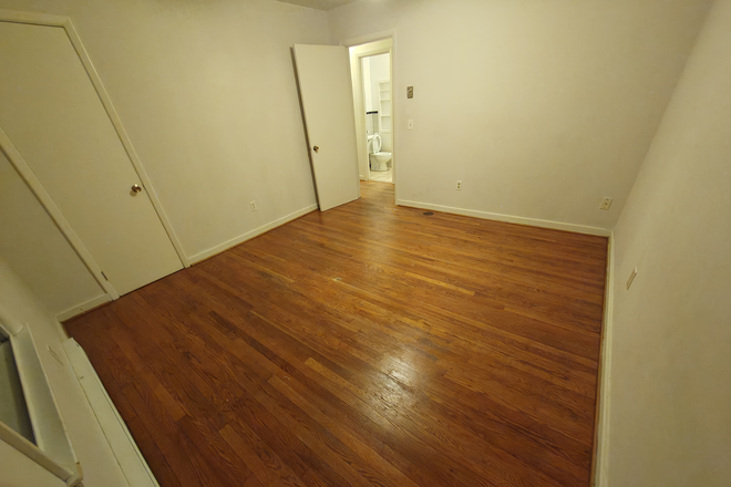 bedroom 1 - Townhouse 2bd/1 bath downtown Blacksburg, $1350/m