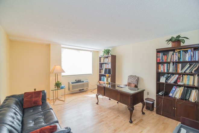 Bedroom 1 - Walking distance GW, Georgetown, Great price.Mint. Amenities. Ideal med, Condo