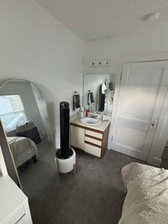 Bedroom - House close to campus