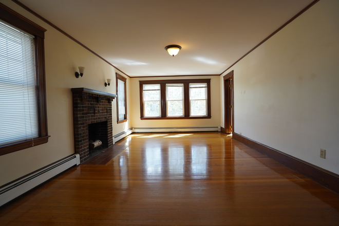 1 - SEPT 2025-Awesome Brighton Center 3 bed w/ Parking! W/D, Cat ok!