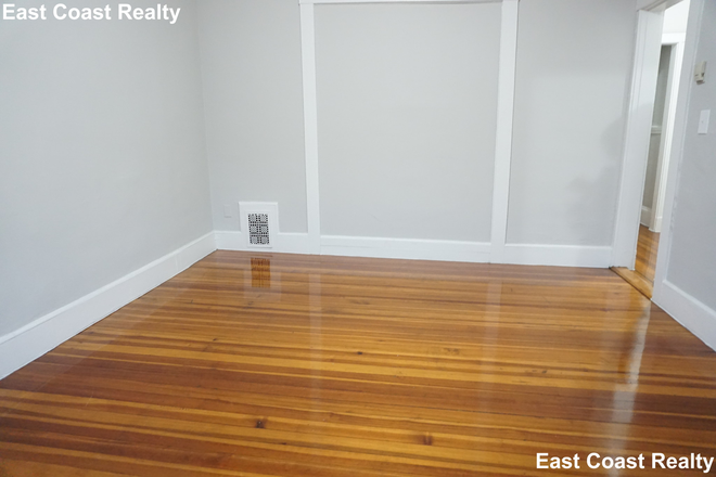 1 - AVAIL NOW-Awesome 4 bed 2 bath. Easy Red Line. Student OK. NO FEE Apartments