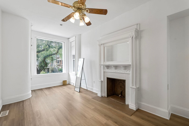 Living room - Large House (8 bed, 4 bath), Rent by Room or Whole House