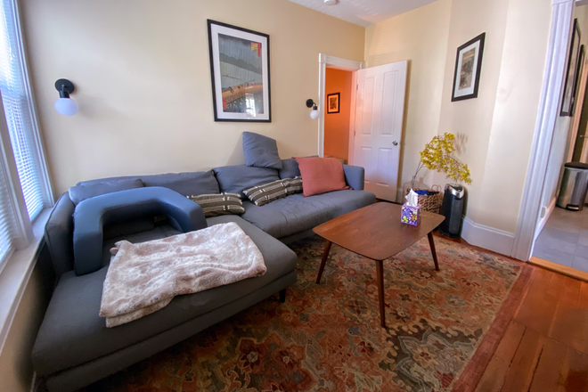 living room - Updated 2 bed/1 bath for rent by owner in Magoun Square - $2850 a month, central A/C Apartments