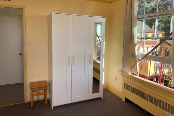 Bedroom - Private Corner Room 1 Block from Campus, Utilities & Wifi Included with Stunning Bay View