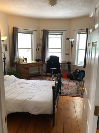 Bedroom - 1 room avail. in 3 bdr. apartment - big room, lots of natural light, cozy apartment, great location