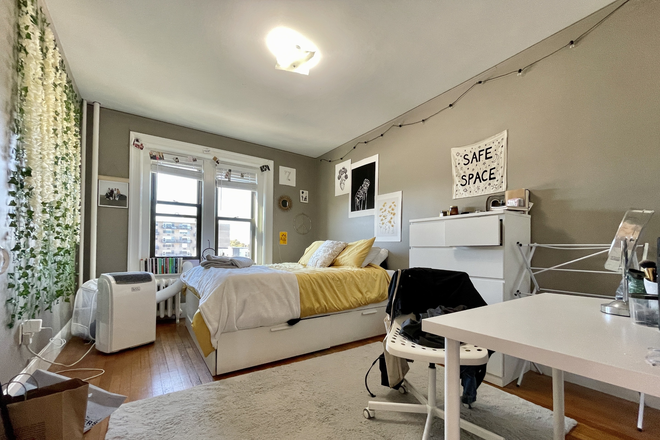 bedroom - Sunny top floor Fenway 3 bed for Sept 2026 - landlord pays the fee Apartments