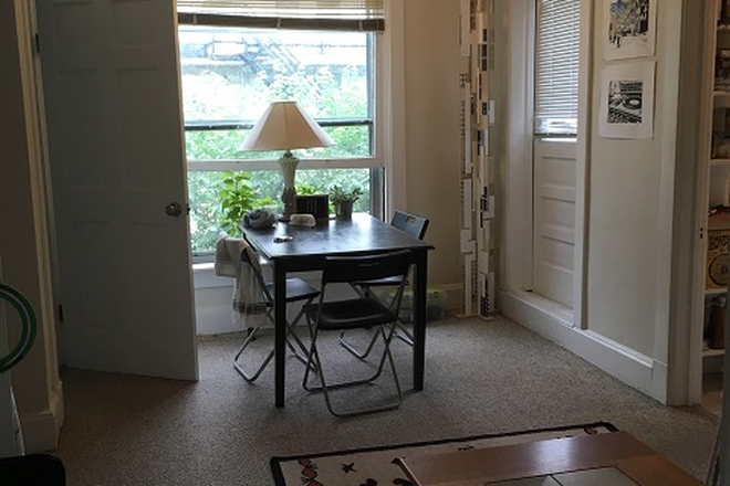 315 Thayer, #7 Living Room - Available 06/01/2026, Charming 3 Bedroom Apartment-Kerrytown/Medical/Central Campus