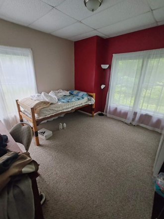 bedroom - cheap sublease very close to campus